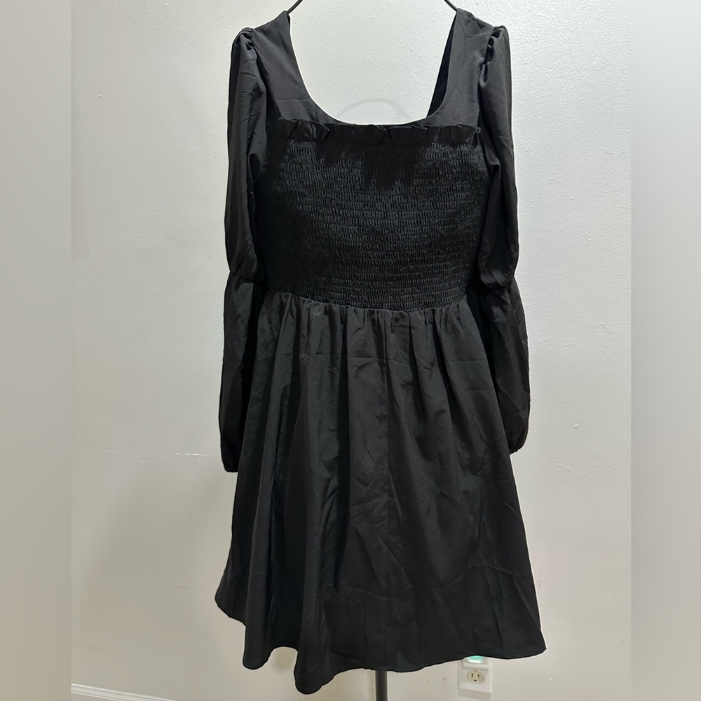 New never been used black dress size small